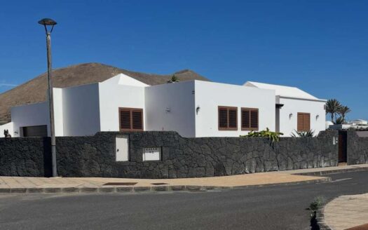 Detached House In Tinajo For Sale