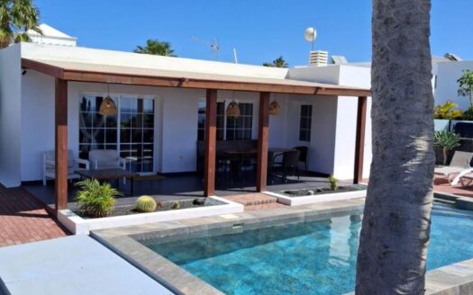 Villa in Puerto Calero For Sale