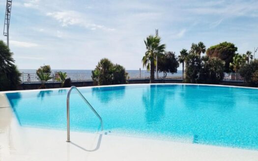 Fabulous Beach Front Luxury Apartment