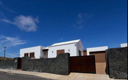 Detached House In Tinajo For Sale