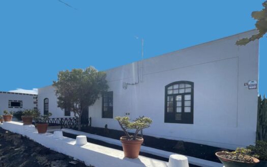 Country House with Land & Building Plots Available