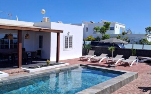 Villa in Puerto Calero For Sale