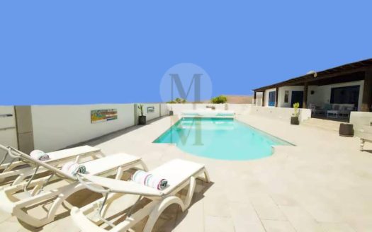 Counrty Villa For Sale In Tias