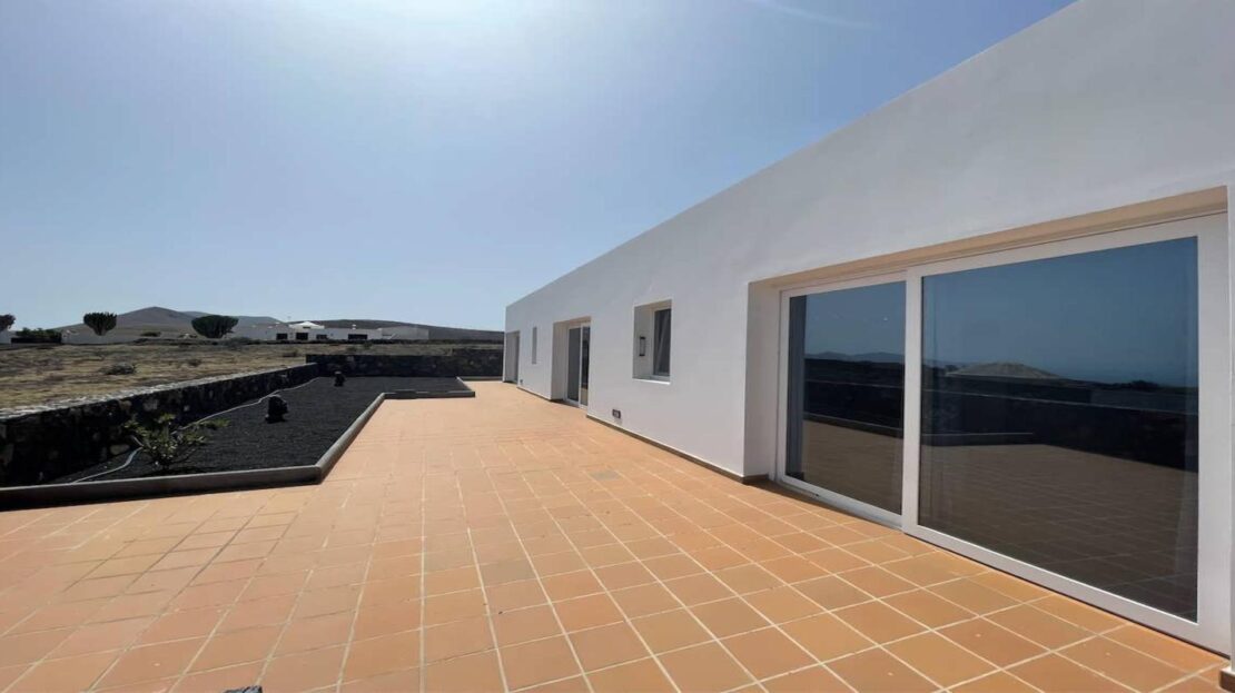 house with swimming pool for sale in Conil, lanzarote,