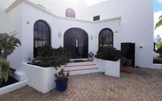 Villa for sale on golf resort in costal teguise