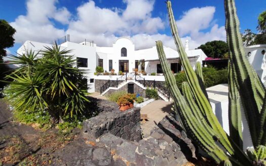 Villa for sale on golf resort in costal teguise