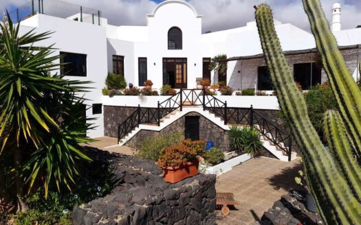 Villa for sale on golf resort in costal teguise
