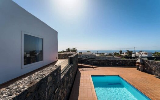 New modern detached villa