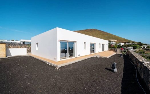 New modern detached villa