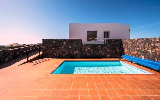 New modern detached villa