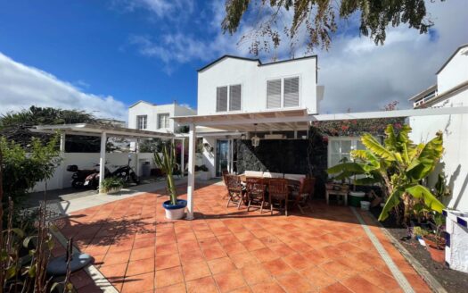 Detached 4 bed villa with pool in Tias