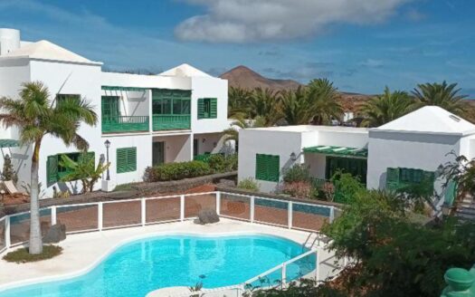 Gorgeous two bedroom apartment + parking