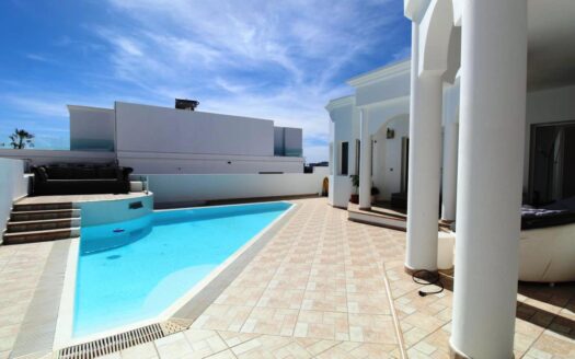 Fabulous 4 bedroom villa in Puerto Calero