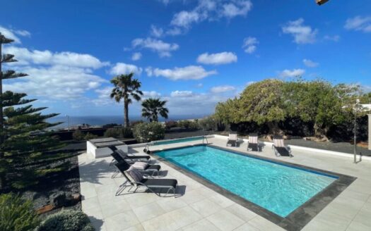 Luxury villa – panoramic sea & mountain views