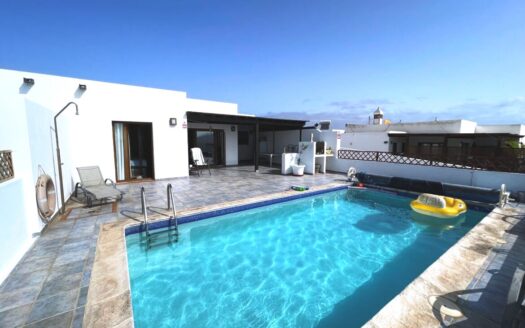 4 Bed villa with panoramic sea views