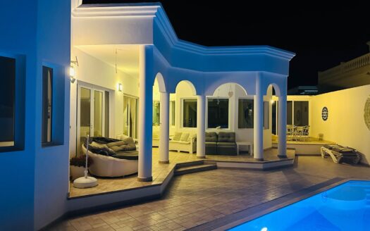 Fabulous 4 bedroom villa in Puerto Calero