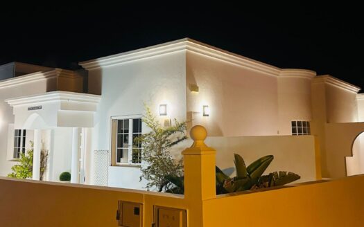 Fabulous 4 bedroom villa in Puerto Calero