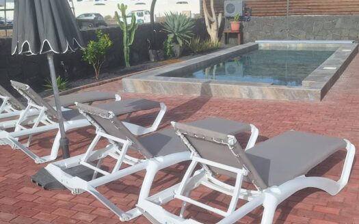 Villa in Puerto Calero For Sale