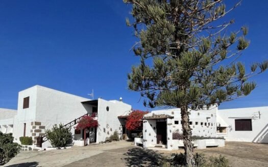 Country House with Land & Building Plots Available