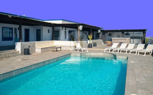 Counrty Villa For Sale In Tias