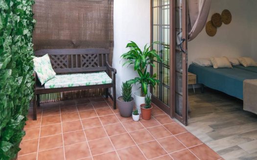 Traditional Country House + separate studio apt