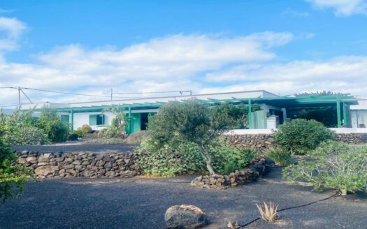 3 Bed Bungalow In The centre of Tias