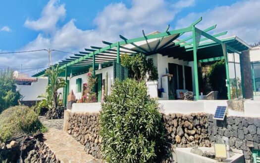 3 Bed Bungalow In The centre of Tias